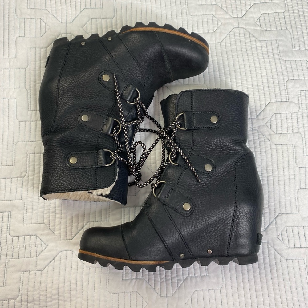 Sorel Joan of Arctic Mid Lace Up Wedge Black Leather Shearling Sz 8